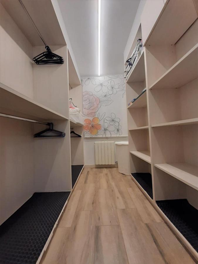 Apartamento Nuria Figueres  Bagian luar foto
