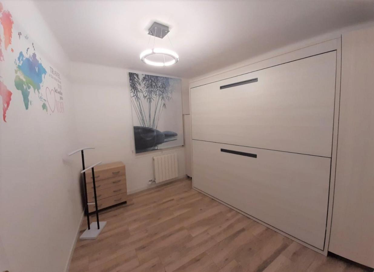 Apartamento Nuria Figueres  Bagian luar foto