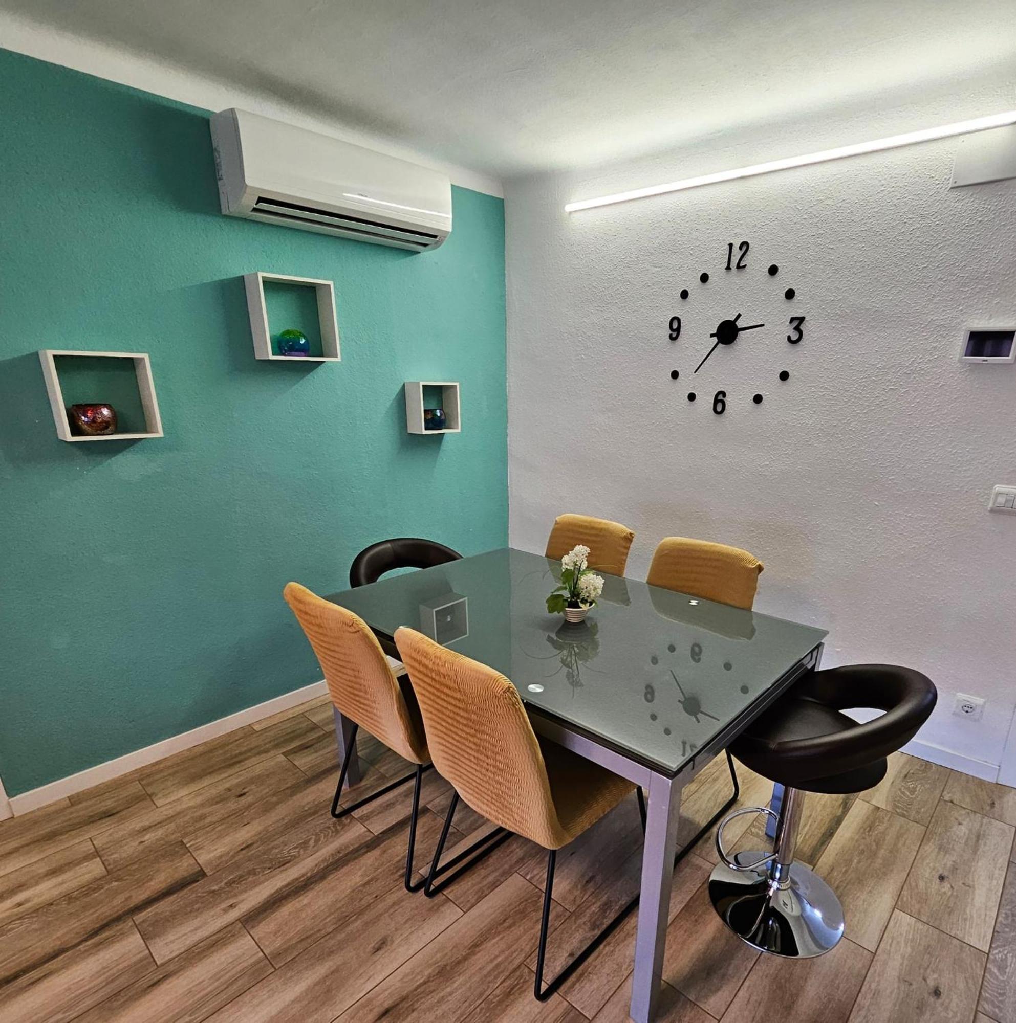 Apartamento Nuria Figueres  Bagian luar foto
