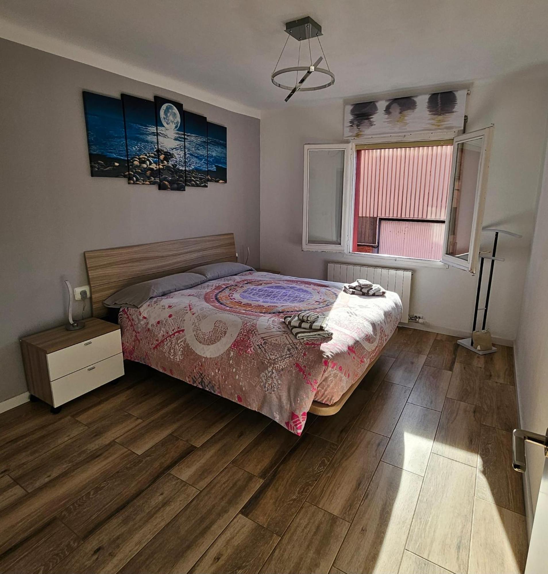 Apartamento Nuria Figueres  Bagian luar foto