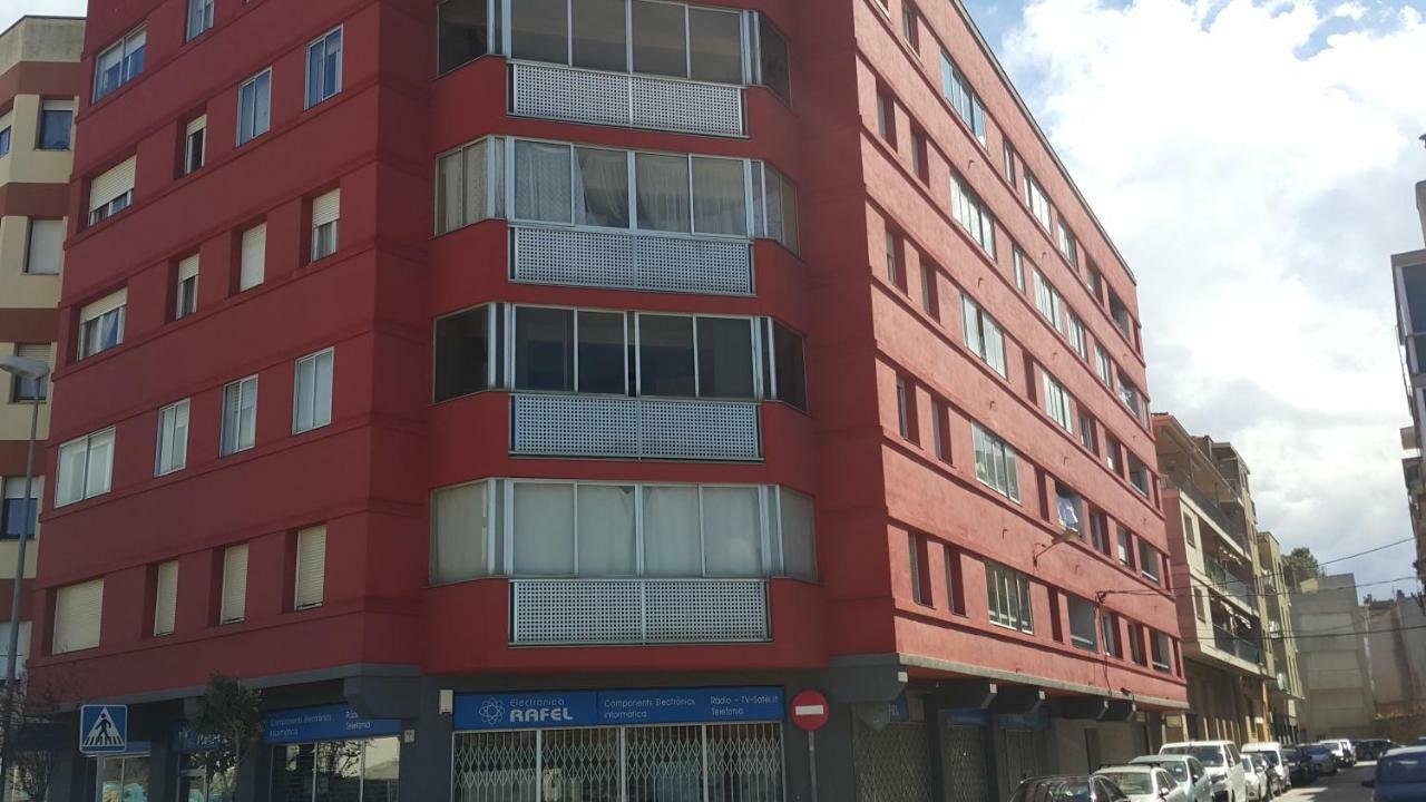 Apartamento Nuria Figueres  Bagian luar foto