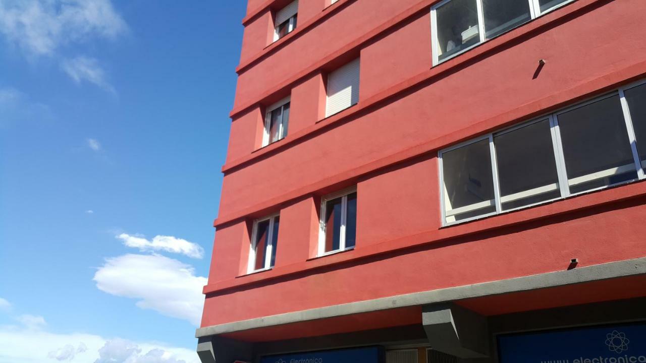 Apartamento Nuria Figueres  Bagian luar foto