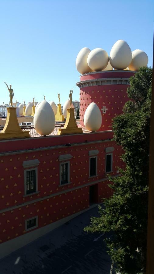 Apartamento Nuria Figueres  Bagian luar foto