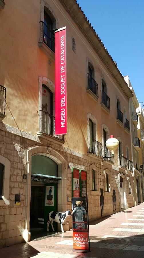 Apartamento Nuria Figueres  Bagian luar foto