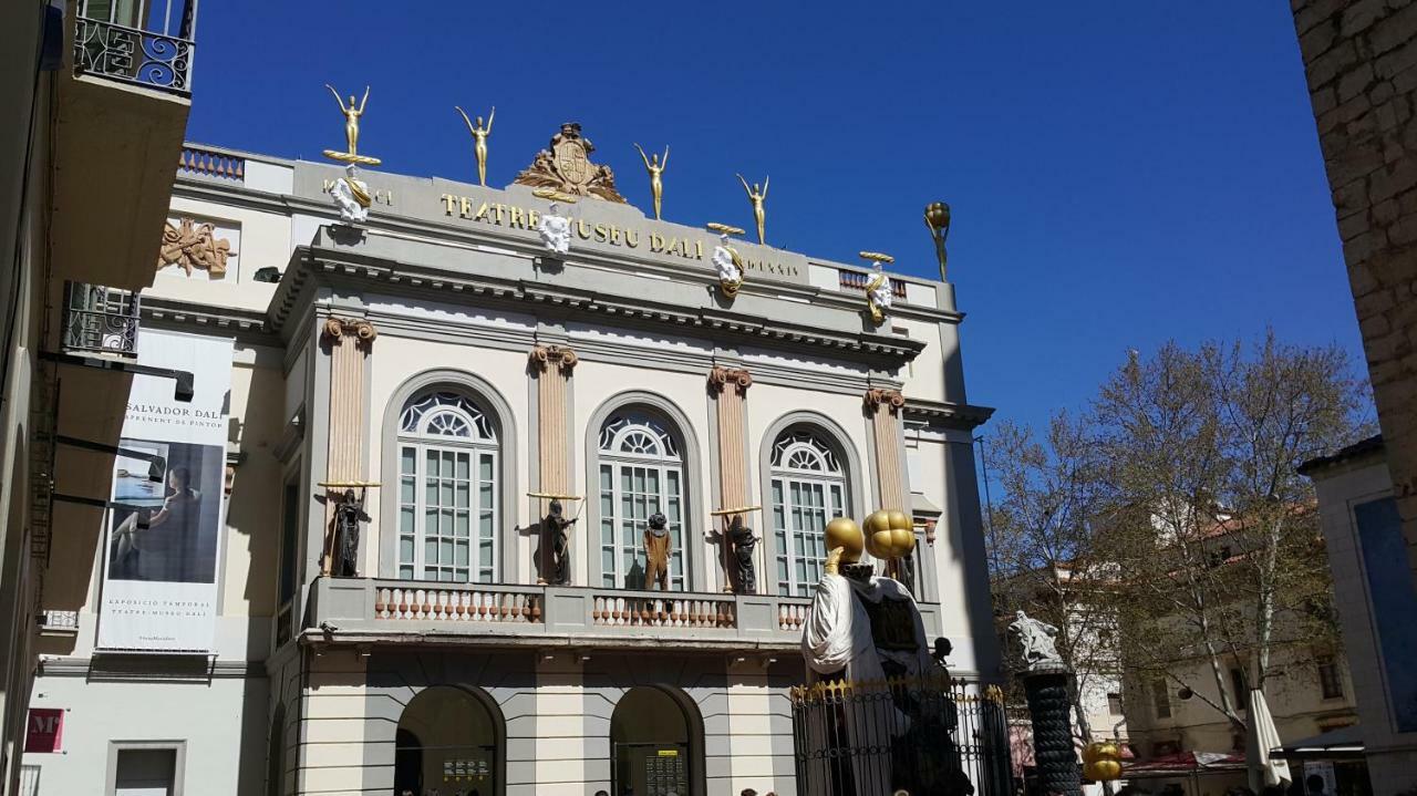 Apartamento Nuria Figueres  Bagian luar foto